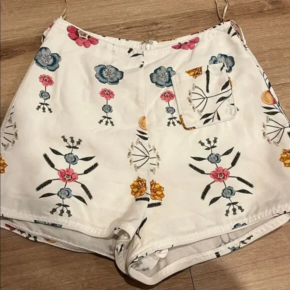 Sancia • The Sastria Shorts in Dahlia Floral - Picture 5 of 8